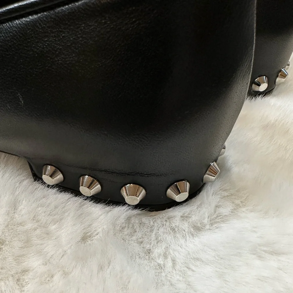 Balenciaga women’s Elegant Black loafers - Picture 6 of 8